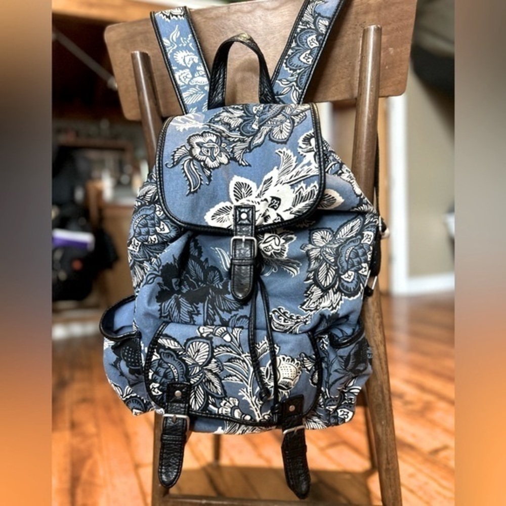 Aeropostale Medium/Large Floral Backpack